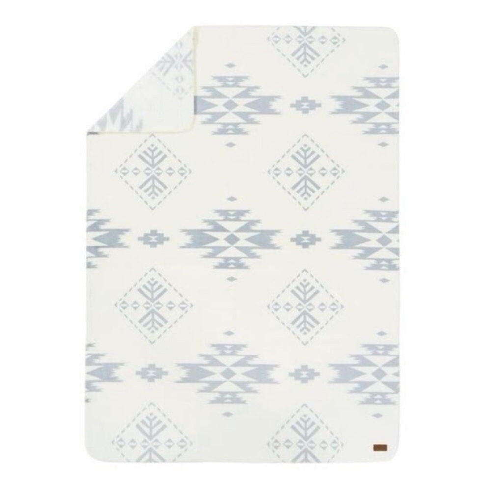 Pendleton Plush Throw Blanket 50X70 - Picture 2 of 6